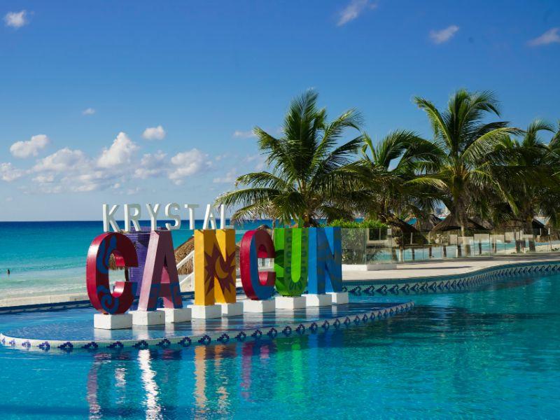 Piscina panorâmica com bar  Krystal® Cancún Piscina panorâmica com bar  Krystal® Cancún