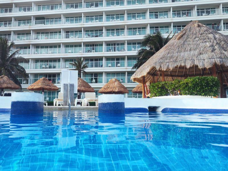 Jacuzzi apenas para adultos  Krystal® Cancún Jacuzzi apenas para adultos  Krystal® Cancún